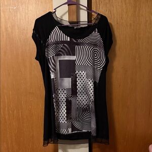 Stylish Black and White Geometric Tunic
